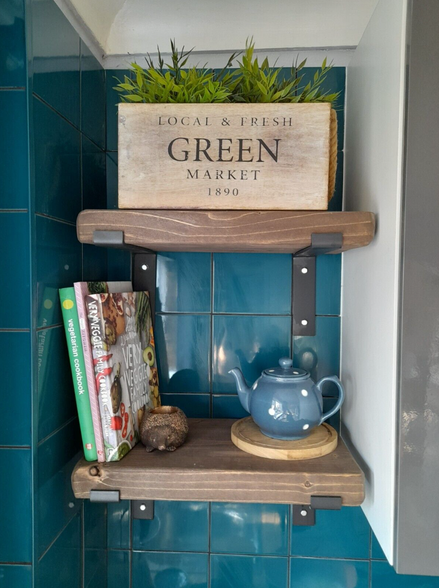 Chunky Shelving with 2 Brackets